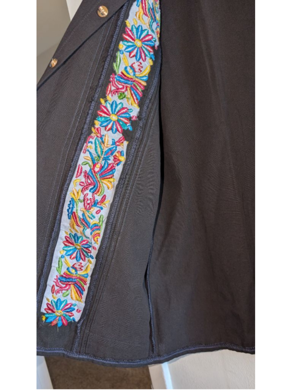 Black Guayabera Shirt Large - Picture 6 of 7